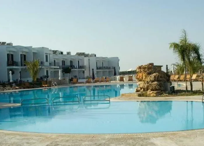 Portoselvaggio منتجع